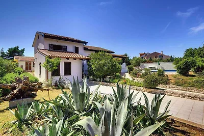 Villa mit Pool und Grill