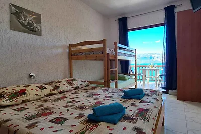 Ferienwohnung am Meer mit Balkon
