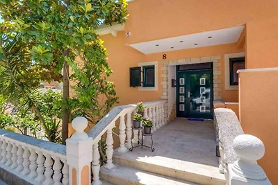 Komfortable Villa Magnolia mit Meerblick in M