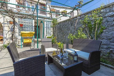 Ferienhaus mit Balkon und Klimaanlage