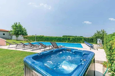 Villa mit beheiztem Pool