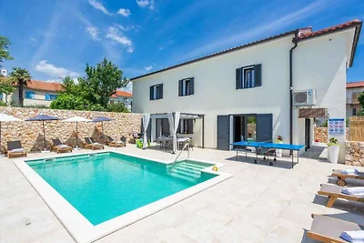 Villa mit Swimmingpool und Freizeitangeboten