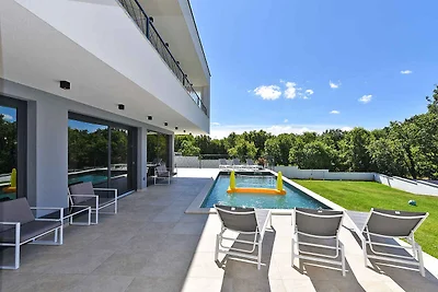 Villa mit Klimaanlage und Pool