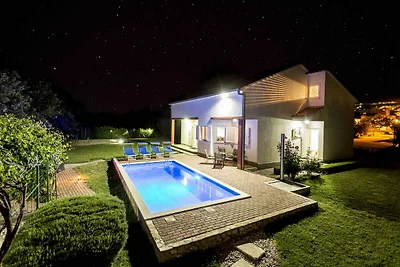 Charmante Villa Ezgeta in Kaštel Novi mit eig