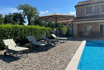 Villa mit Pool und Klimaanlage