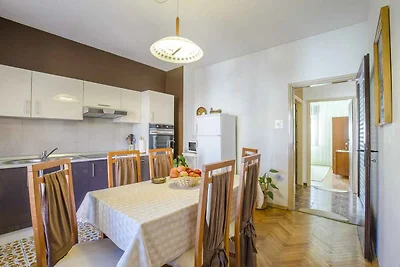 Apartment für vier Personen, nur 200 Meter vo