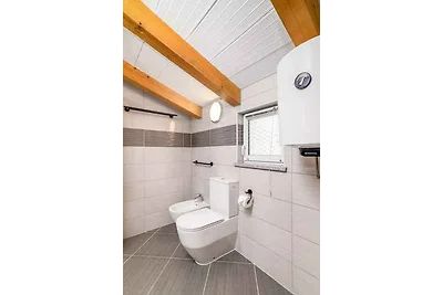 Villa mit Terrasse und Pool