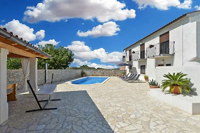 Ferienhaus mit Pool und Klimaanlage