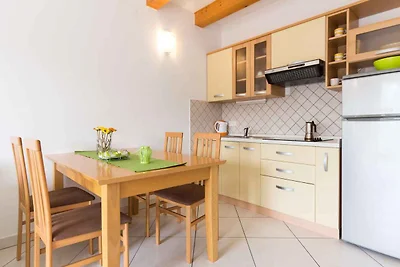 Studio mit Balkon und Klimaanlage