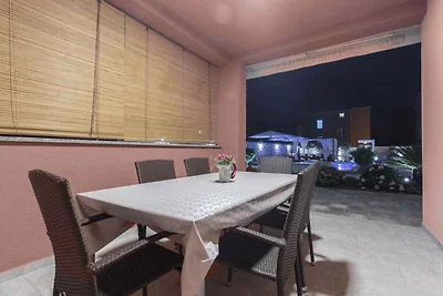 Ferienwohnung mit Terrasse und Pool