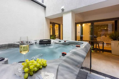 Ferienwohnung mit Terrasse und Whirlpool