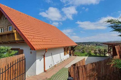 Ferienhaus in einer malerischen Landschaft mi