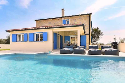 Villa mit Pool und Grill
