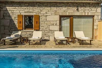 Villa mit eigenem Pool und Garten