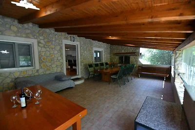 Villa mit Pool und Grillterrasse