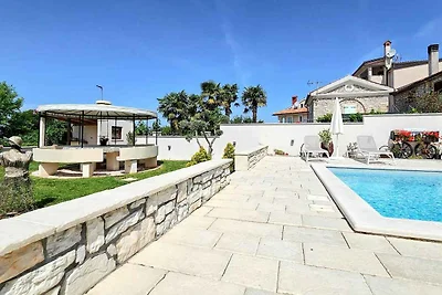 Ferienwohnung mit schön dekorierter Terrasse 