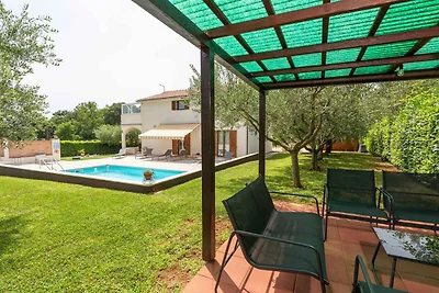 Villa mit drei separaten Apartments