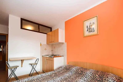 Studio mit Balkon und Klimaanlage
