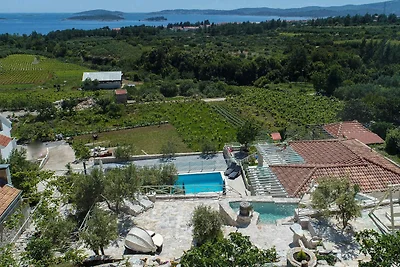 Idyllisches Steinhaus Ston auf der Halbinsel