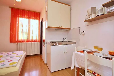 Studio mit Balkon und Klimaanlage