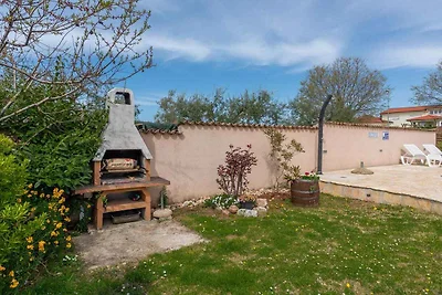 Villa mit Pool und Garten