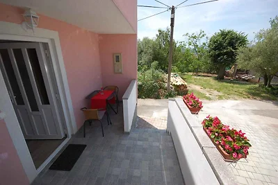 Studio mit Terrasse und Grill