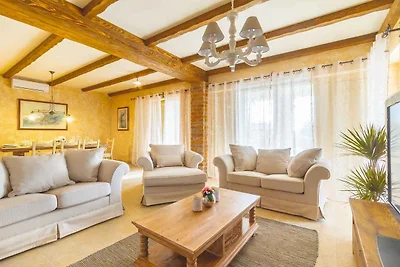 Villa mit rustikalem Hauch und Pool auf Krk