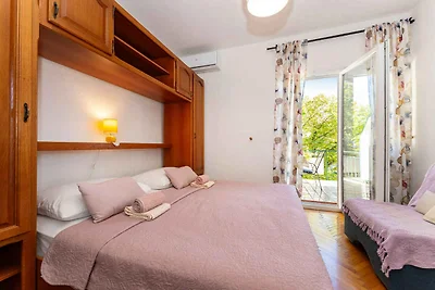 Ferienwohnung Mit Terasse und Klimaanlage