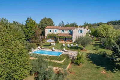 Villa mit privatem Pool und grossem Garten