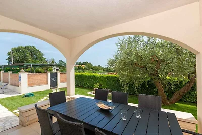 Villa mit drei separaten Apartments