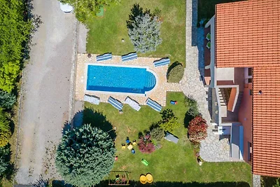 Villa mit privatem Pool und grossem Garten