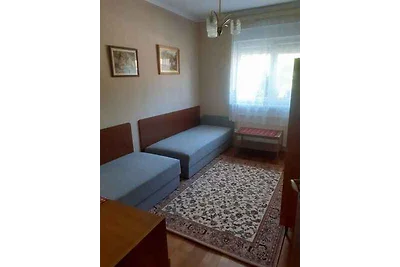 Ferienwohnung mit Gartenpavillon in der Mitte