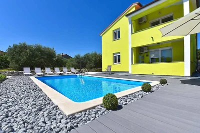 Ferienhaus mit Aussenpool und Klimaanlage