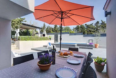 Villa mit Pool und mediterraner