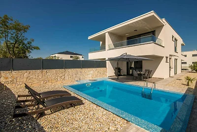 Villa mit Meerblick und Pool