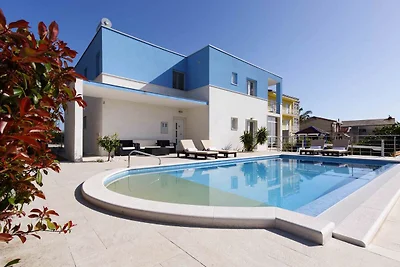Villa mit Meerblick und Pool