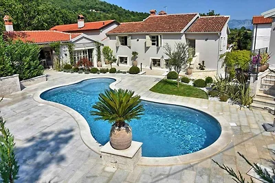 Villa mit Pool, Sauna