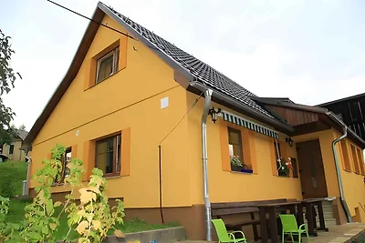Ferienhaus mit Kamin und Garten