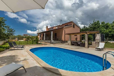 Villa mit Pool und Klimaanlage