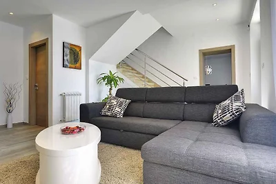 Ferienhaus mit Pool und Klimaanlage