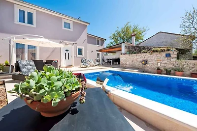 Ferienhaus mit Aussenpool