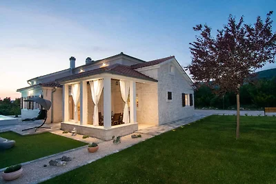 Ferienhaus mit Klimaanlage und Aussenpool