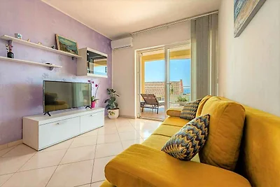 Ferienwohnung mit Pool und Meerblick