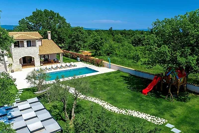 Villa mit Pool, Sauna, privatem Tennis- und