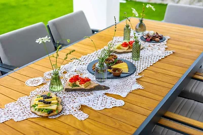 Villa mit Pool und Sommerküche