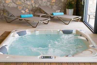 Villa mit Pool, Whirlpool und Sauna