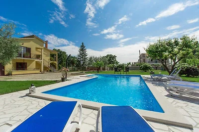 Ferienwohnung mit Pool und grossem Garten