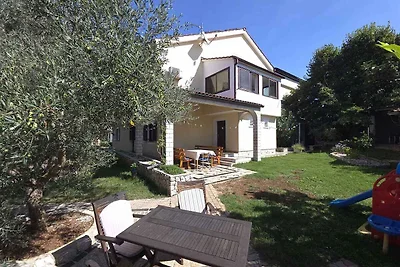 Ferienwohnung mit Terrasse und Parkplatz