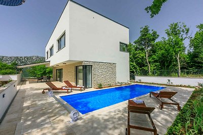 Ferienhaus mit Pool und Klimaanlage