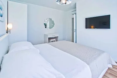 Villa mit Pool und Klimaanlage